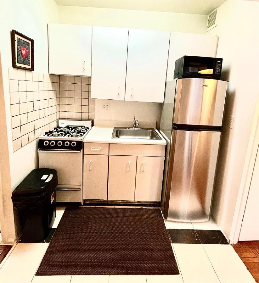 Stunning Two Bed Apt Hells Kitchen Apartment นิวยอร์ก ภายนอก รูปภาพ