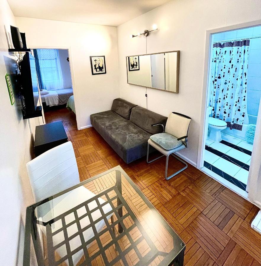 Stunning Two Bed Apt Hells Kitchen Apartment นิวยอร์ก ภายนอก รูปภาพ
