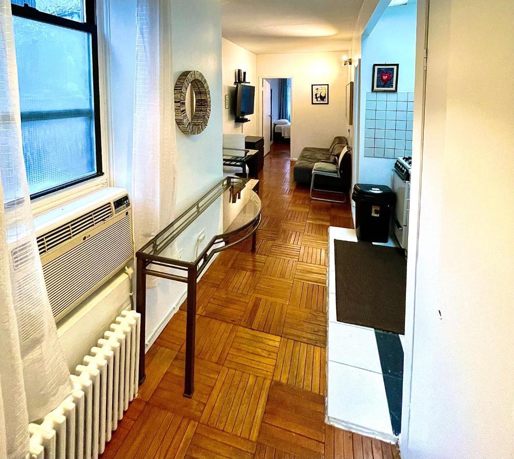 Stunning Two Bed Apt Hells Kitchen Apartment นิวยอร์ก ภายนอก รูปภาพ